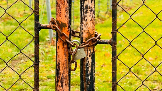 Garden door chain lock
