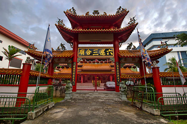 istock Chinese Temple Main Gate Entrance 185422973