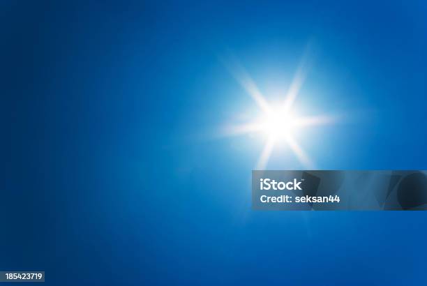 Sol No Céu Azul Claro - Fotografias de stock e mais imagens de Ao Ar Livre - Ao Ar Livre, Aquecimento Físico, Azul