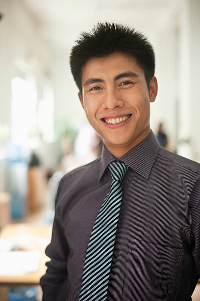 istock Young man smiling in the office, portrait 185424026