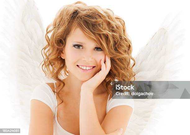 Adolescente Menina Anjo Feliz - Fotografias de stock e mais imagens de Adulto - Adulto, Alegria, Anjo