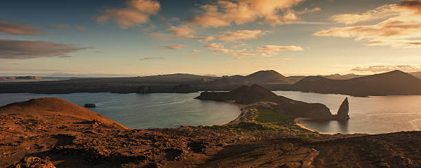 isla bartolomé de galápagos, ecuador - isla bartolomé fotografías e imágenes de stock