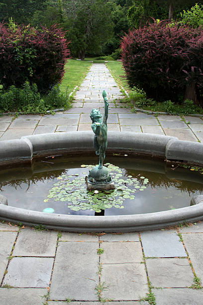istock petina fountain 185426156