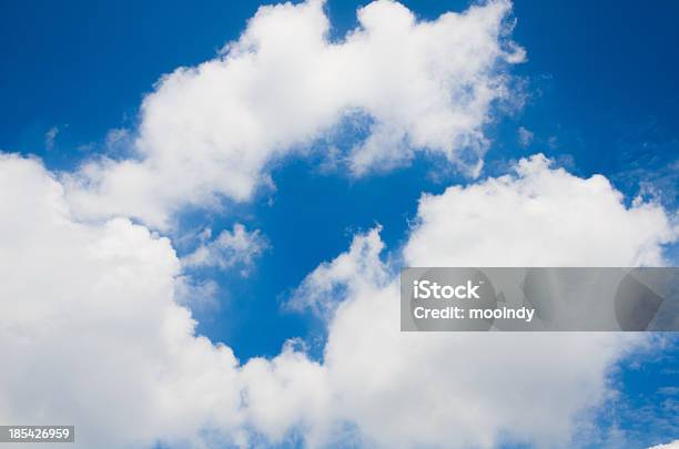 Wolken Und Schön Sauber Himmel Stockfoto und mehr Bilder von Biegung - Biegung, Bildhintergrund, Blau