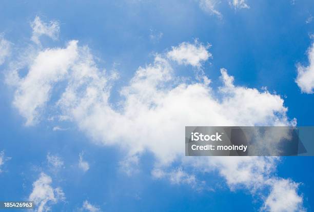 Wolken Und Schön Sauber Himmel Stockfoto und mehr Bilder von Biegung - Biegung, Bildhintergrund, Blau