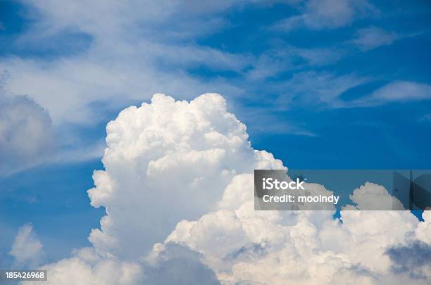 Wolken Und Schön Sauber Himmel Stockfoto und mehr Bilder von Biegung - Biegung, Bildhintergrund, Blau