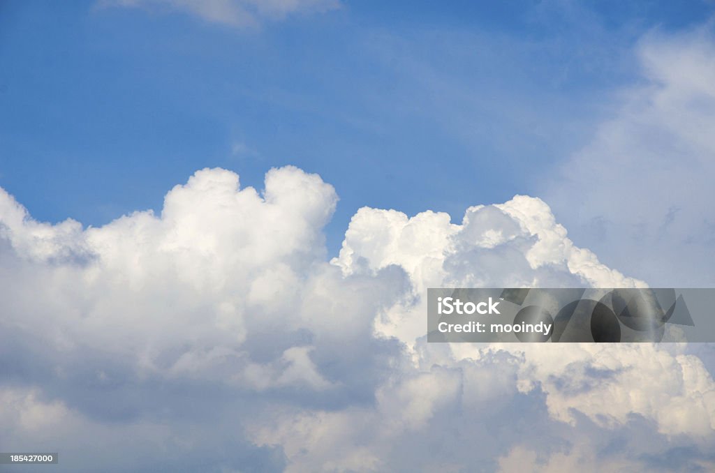 Ładny Czyste niebo chmury i - Zbiór zdjęć royalty-free (Bez ludzi)