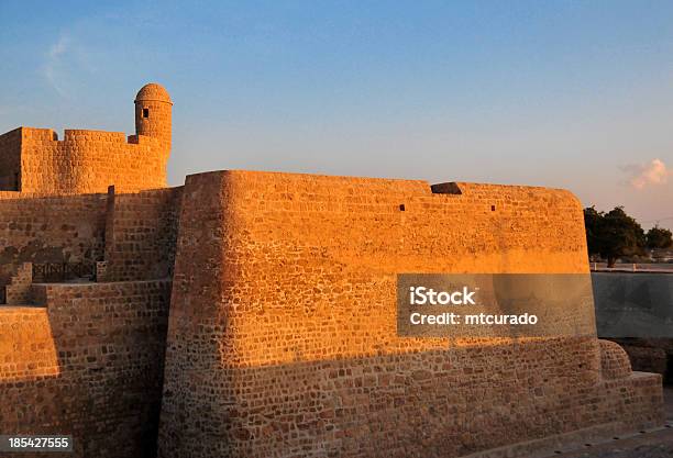 Manama Bahrajn Bliski Wschód Bahrajnfort - zdjęcia stockowe i więcej obrazów Arabia - Arabia, Archeologia, Architektura