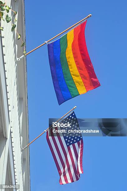 Gay Pride Und Amerikanische Flagge Stockfoto und mehr Bilder von Gestreift - Gestreift, LGBTQIA-Kultur, USA