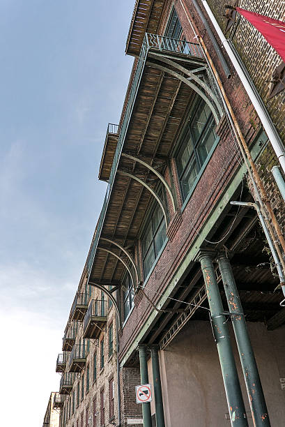istock Southern architecture in historic Savannah, Georgia 185436171