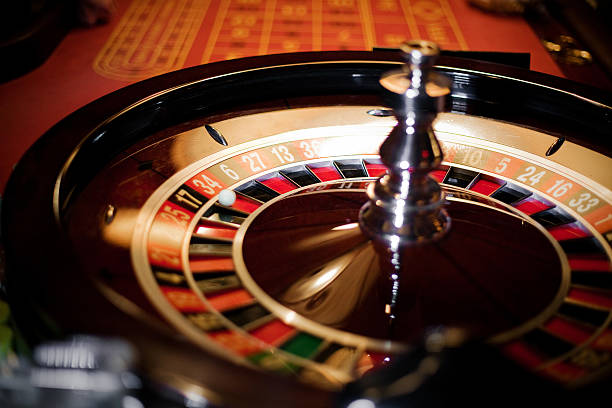 колесо рулетки - roulette roulette wheel wheel isolated стоковые фото и изображения