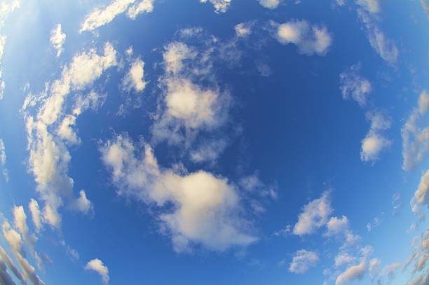 nuvens-filmagem de olho-de-peixename - objetiva olho de peixe imagens e fotografias de stock