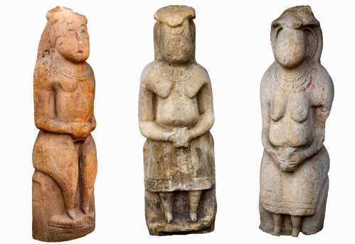 Antigua estatuas de piedra de las mujeres photo