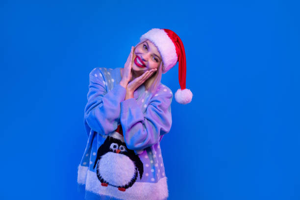 foto di adorabile ragazza braccia toccare guance spazio vuoto godere di vigilia di natale miracolo isolato su sfondo al neon di colore blu - fairy penguin foto e immagini stock