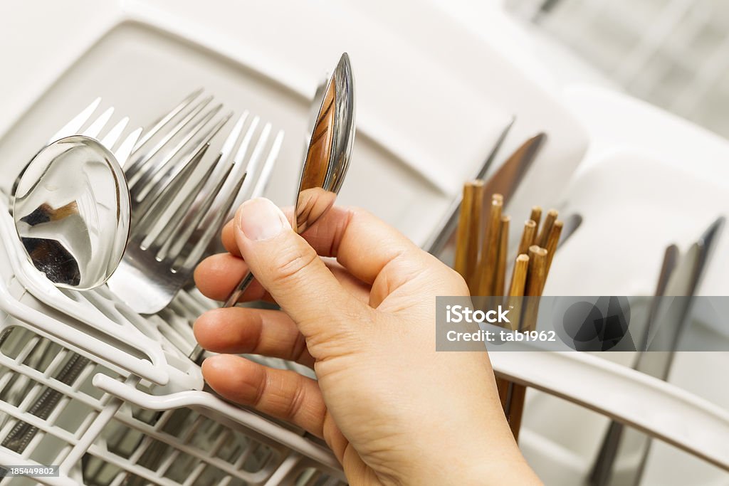 Control de limpieza de cubiertos de lavaplatos - Foto de stock de Estante - Objeto fabricado libre de derechos