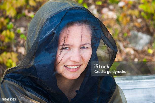 Giovane Donna In Abbigliamento Di Bug - Fotografie stock e altre immagini di Adulto - Adulto, Campeggiare, Canada