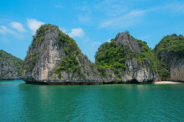 istock Mountain island and lonely beach in Halong Bay 185453389
