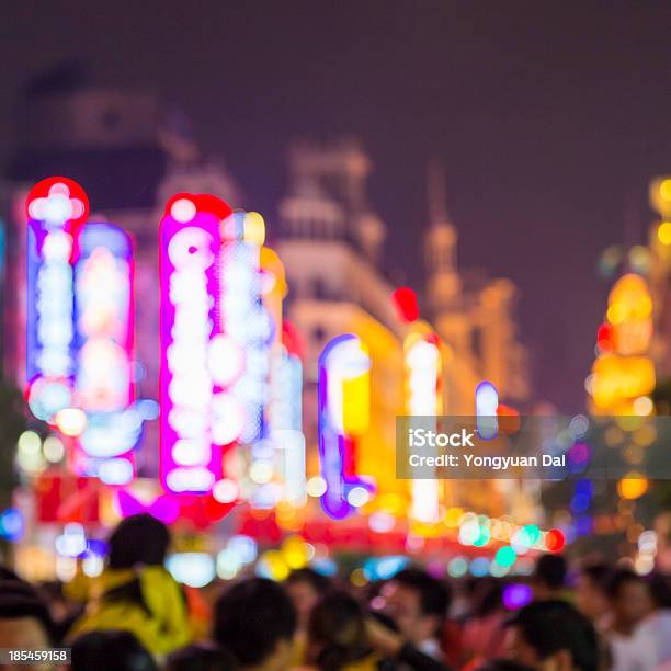 Überfüllten Street Bei Nacht Unscharf Gestellt Stockfoto und mehr Bilder von Architektur - Architektur, Asiatische Kultur, Asiatischer und Indischer Abstammung