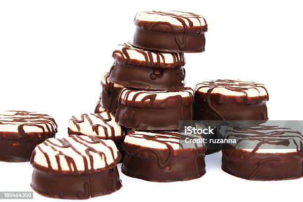 Suflé De Chocolate Foto de stock y más banco de imágenes de Alimento - Alimento, Blanco - Color, Chocolate