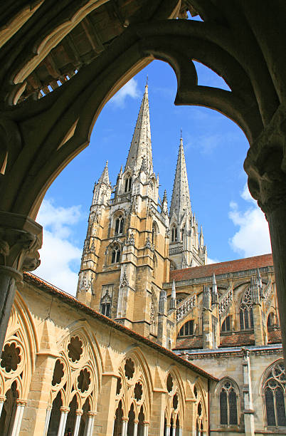 sainte -marie 大聖堂にバイヨンヌ、フランス製です。 - church bell tower temple catholicism ストックフォトと画像