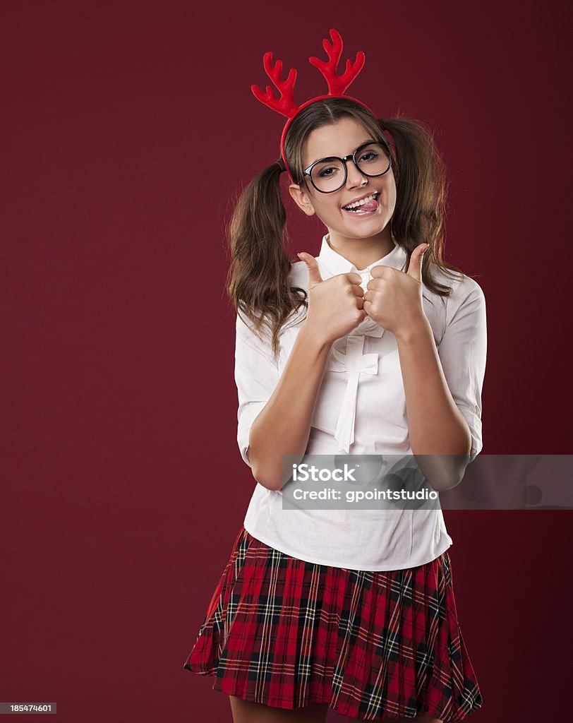 Bizzarro donna con Natale horns mostrando Pollice in su - Foto stock royalty-free di Adulto