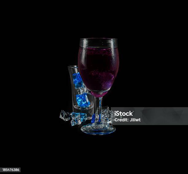 Viola Drink E Ghiaccio - Fotografie stock e altre immagini di Acqua - Acqua, Acqua potabile, Alchol
