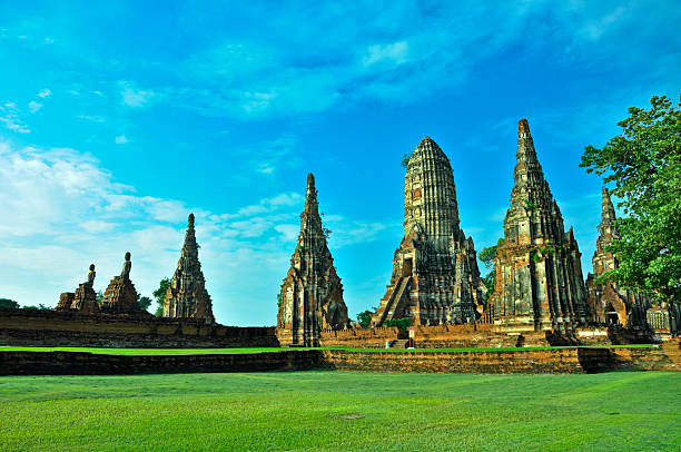 пагода в храм ват чайваттханарам, аюттхая, таиланд - wat chaiwattanaram стоковые фото и изображения
