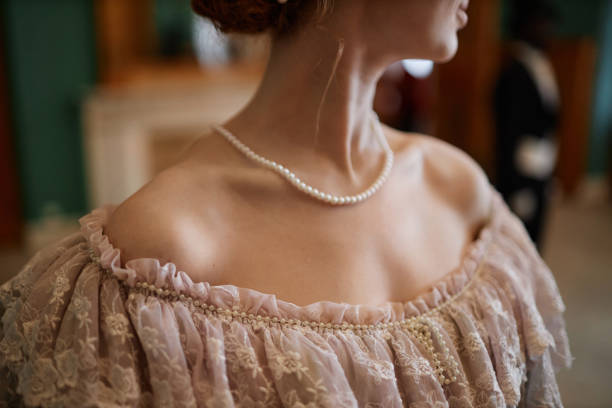 Elegant lace neckline