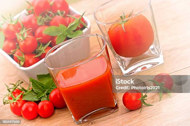Sumo De Tomate - Fotografias de stock e mais imagens de Alimentação Saudável - Alimentação Saudável, Amontoar, Antioxidante