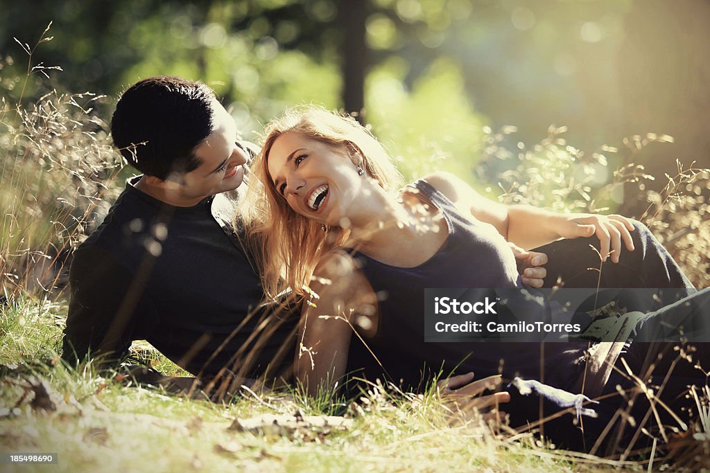 Foto de una pareja - Foto de stock de 20 a 29 años libre de derechos