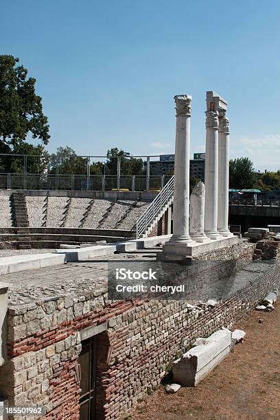 Antiche Colonne - Fotografie stock e altre immagini di Ambientazione esterna - Ambientazione esterna, Anfiteatro, Antica civiltà