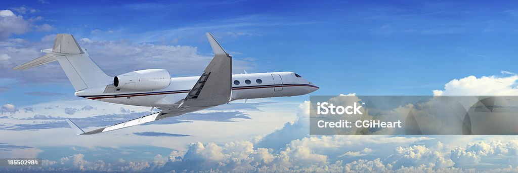 Jato em um céu nublado - Royalty-free Aviação Geral Foto de stock