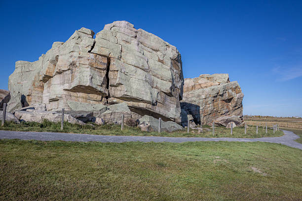 istock Okotoks Erratic - The Big Rock 185505150