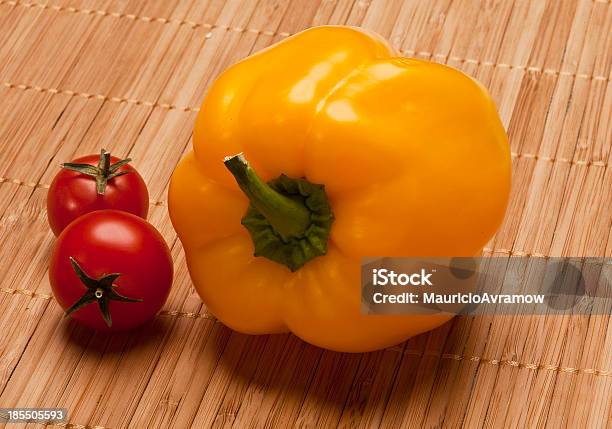 Tomaten Und Paprika Stockfoto und mehr Bilder von Fotografie - Fotografie, Garkochen, Gelbe Paprika