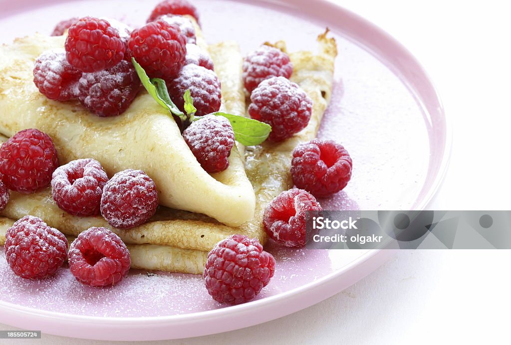 Блины (блинов) с raspberries и мята - Стоковые фото Без людей роялти-фри