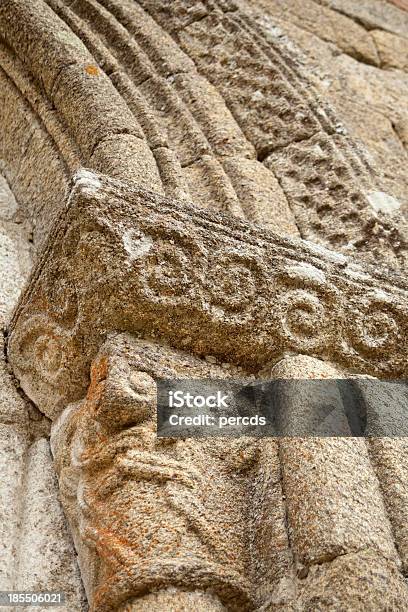 Sala Romanesque Iglesia De Entrada Foto de stock y más banco de imágenes de Anticuado - Anticuado, Antiguo, Arco - Característica arquitectónica