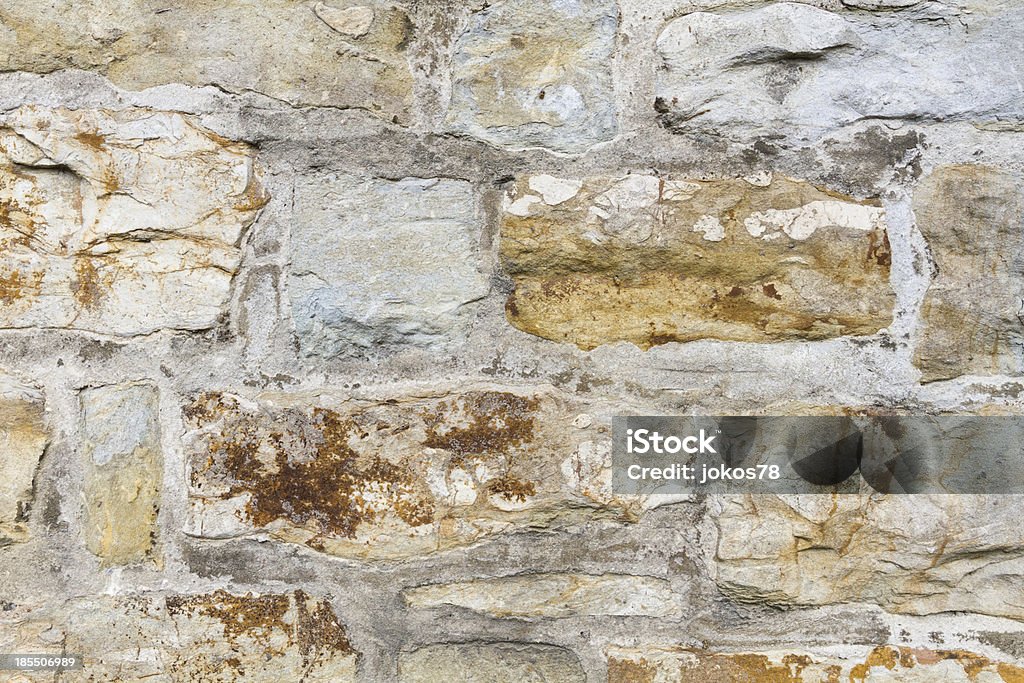 Parede de pedra do lado de fora, com pedras e cimento Amarela - Foto de stock de Amarelo royalty-free