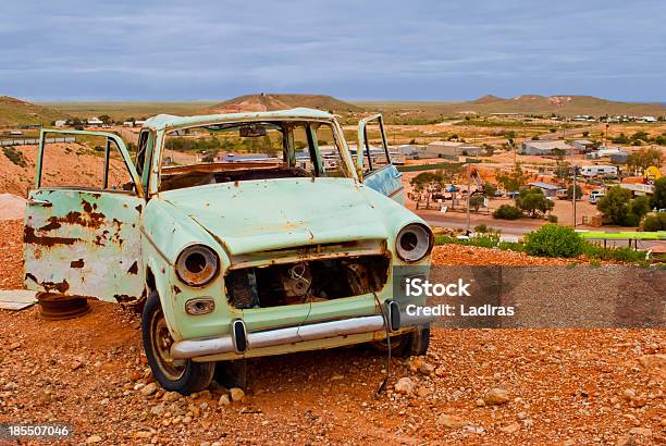 Venta De Coches Abandonados En Coober Pedy South Australia Foto de stock y más banco de imágenes de Coober Pedy