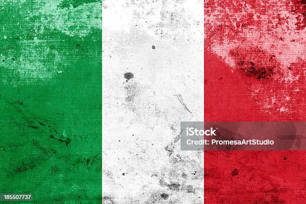 Bandera De Grunge De Italia Foto de stock y más banco de imágenes de Anticuado - Anticuado, Bandera, Con lunares