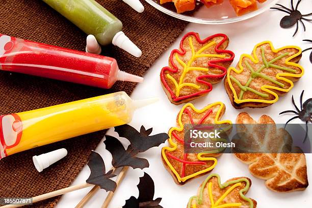 Cookies In Form Von Blätter Stockfoto und mehr Bilder von Blatt - Pflanzenbestandteile - Blatt - Pflanzenbestandteile, Bleistift, Braun