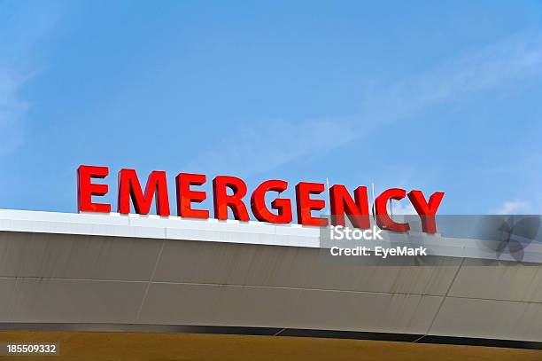 Hospital Señal De Emergencia Foto de stock y más banco de imágenes de Aire libre - Aire libre, Arquitectura exterior, Urgencias