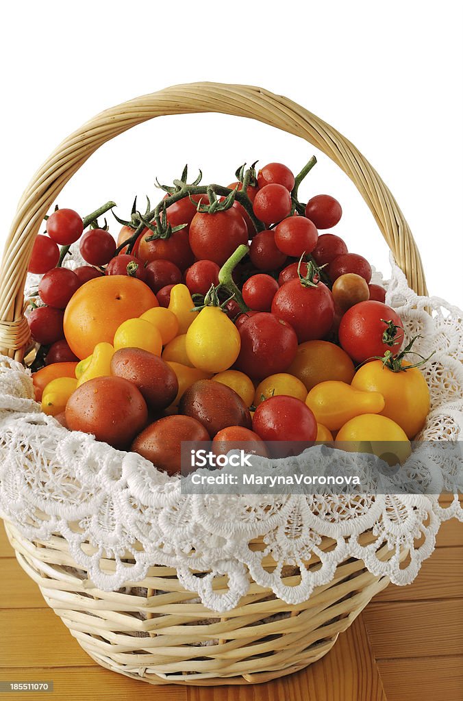 異なる種類のトマトのバスケット - おやつのロイヤリティフリーストックフォ�ト