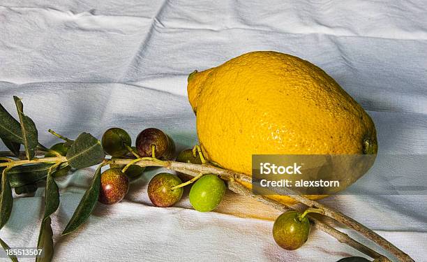 Azeitonas E Limão - Fotografias de stock e mais imagens de Alimentação Saudável - Alimentação Saudável, Amarelo, Azeitona