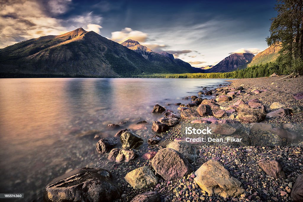 Озеро McDonald до заката - Стоковые фото Ледник роялти-фри