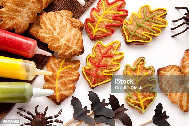 Las Cookies En La Forma De Hojas Foto de stock y más banco de imágenes de Al horno - Al horno, Alimento, Araña