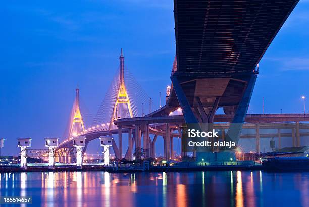 Bhumibol Ponte Ao Anoitecer Inthailand - Fotografias de stock e mais imagens de Ponte de Bhumibol - Ponte de Bhumibol, Acender, Alto - Descrição Física