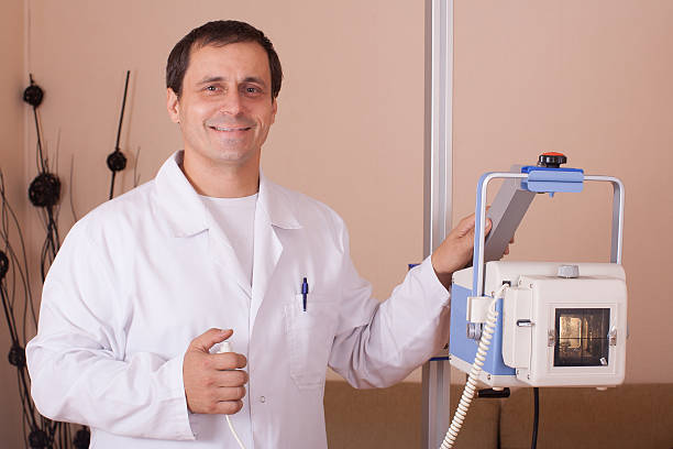 istock Portable x-ray laboratory with doctor and equipment 185520911