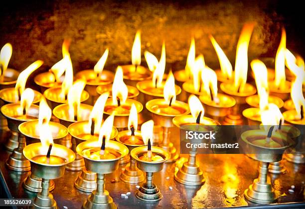 Свечи At Swayambhunath Храм В Непале — стоковые фотографии и другие картинки Азиатская культура - Азиатская культура, Азия, Без людей