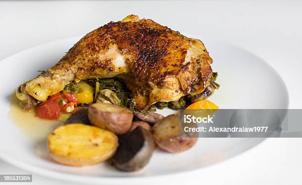 Brasato Coscia Di Pollo Intere Senza - Fotografie stock e altre immagini di Alimentazione sana - Alimentazione sana, Arrosto - Cibo cotto, Brasato