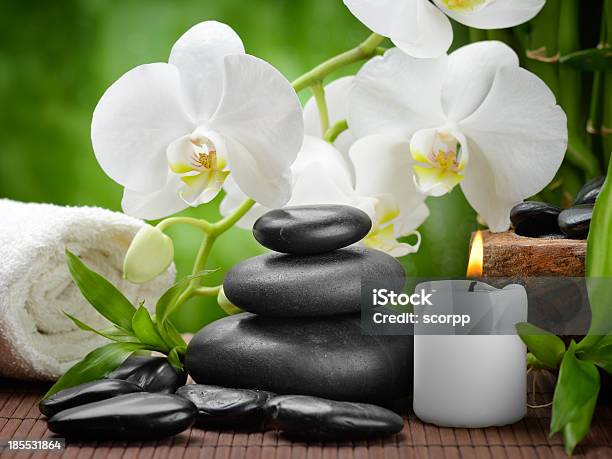 Foto de Conceito De Spa e mais fotos de stock de Aromaterapia - Aromaterapia, Arvoredo de bambú, Bambu